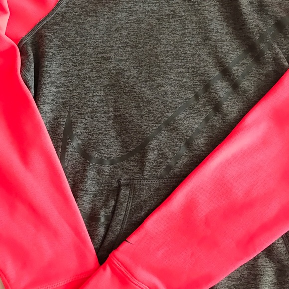 ｎｉｋｅ ｔｈｅｒｍａ-ｆｉｔ ｓｗｅａｔｓｈｉｒｔ - Picture 2 of 6